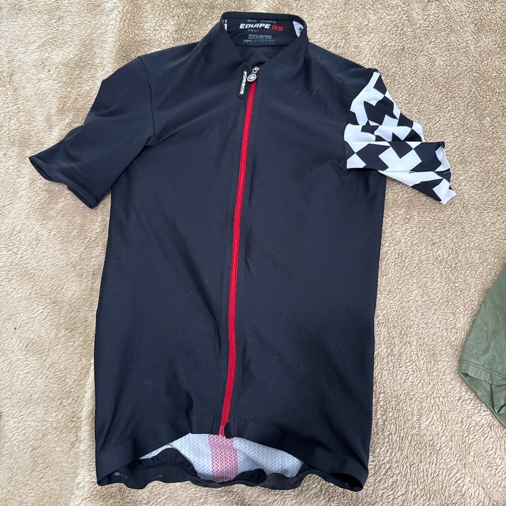 ASSOS men’s cycling, jersey, black and white, small short sleeve zip up